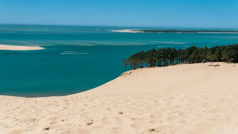 Vue aérienne de la Dune du Pilat et du chenal du Bassin d'Arcachon
