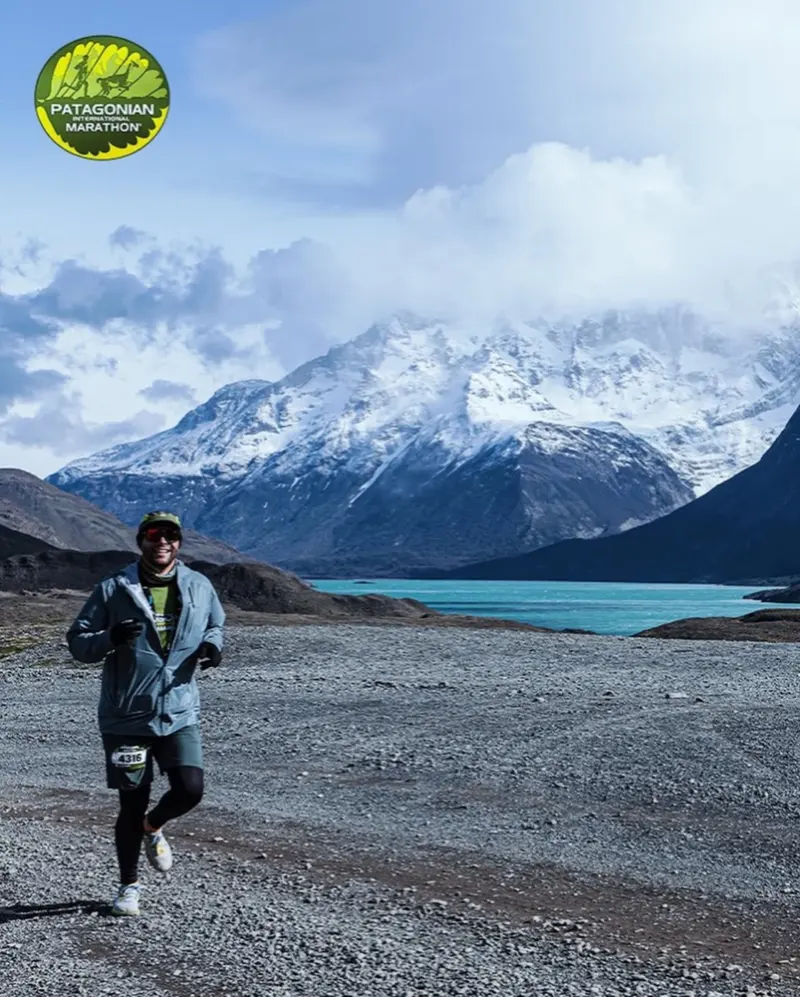 Matthieu Valade au départ d'un marathon dans le parc national Torres del Paine, Patagonie